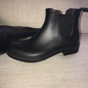 Black slip in rain booties